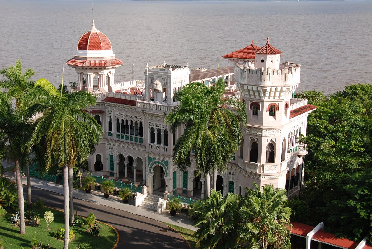 16 Cuba - Cienfuegos - Palacio Valle Outside